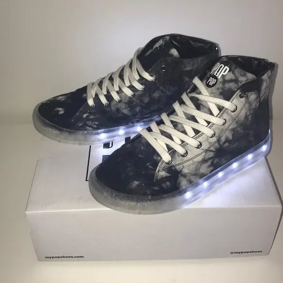 Pop Shoes Fairmount Light Up Sneakers (Big Kid)