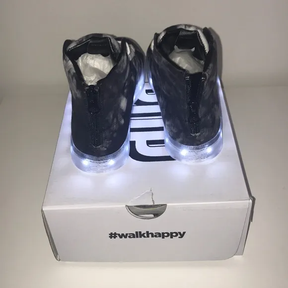Pop Shoes Fairmount Light Up Sneakers (Big Kid)
