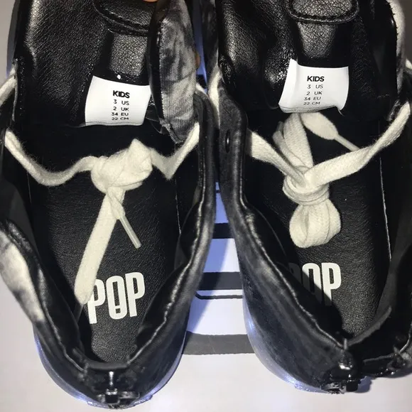 Pop Shoes Fairmount Light Up Sneakers (Big Kid)