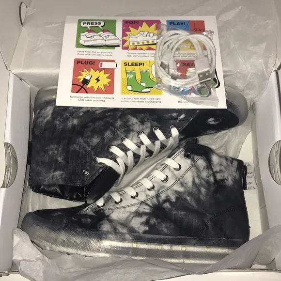 Pop Shoes Fairmount Light Up Sneakers (Big Kid)