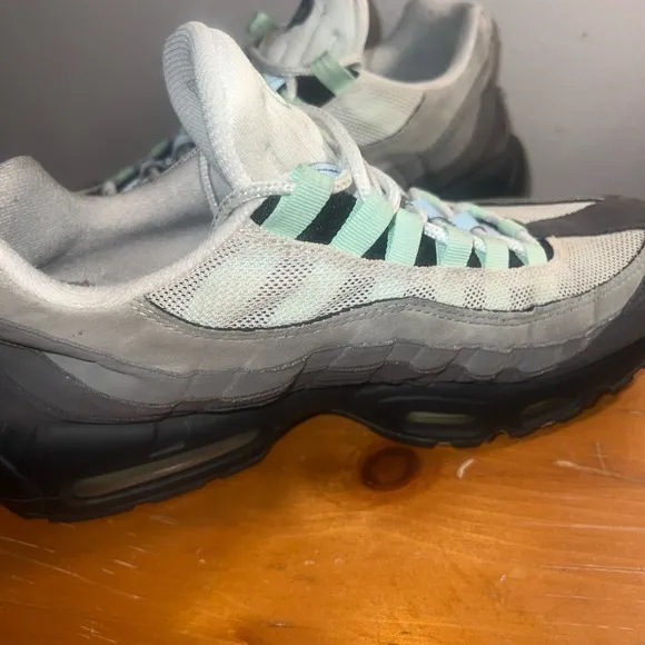 RARE Nike Air Max 95 Fresh Mint Green Mens Shoes  9.5