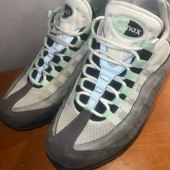 RARE Nike Air Max 95 Fresh Mint Green Mens Shoes  9.5