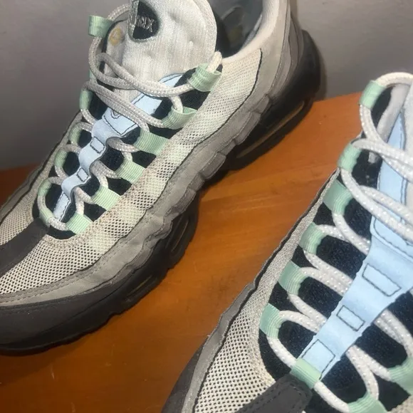 RARE Nike Air Max 95 Fresh Mint Green Mens Shoes  9.5