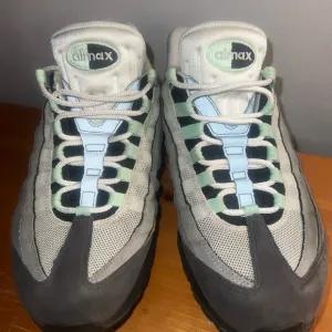 RARE Nike Air Max 95 Fresh Mint Green Mens Shoes  9.5