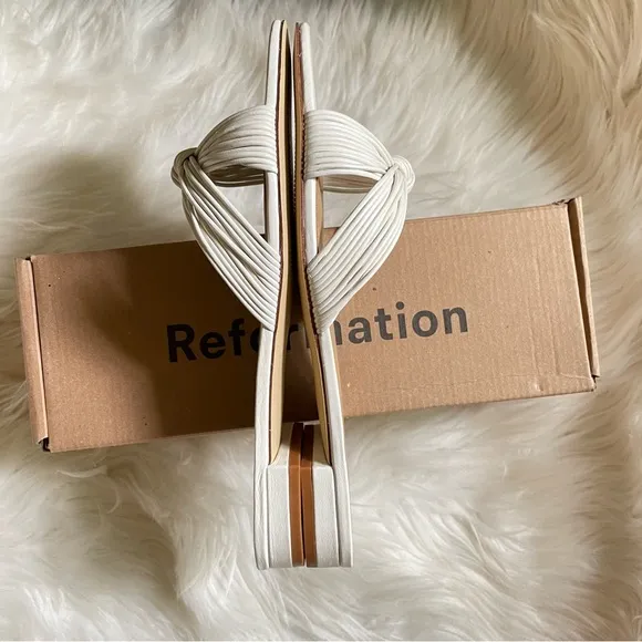 Reformation Peridot Mignon Knot Flat Leather Slide Slip On Sandals Off White W9
