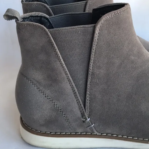 Reserved Footwear men’s gray chukka dress ankle boots, size 10