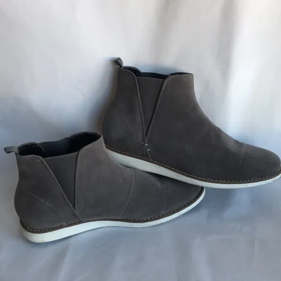 Reserved Footwear men’s gray chukka dress ankle boots, size 10
