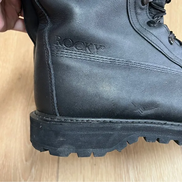 Rocky Military Combat Boots Black Leather Insulated Men’s Size 10.5 W Vibram