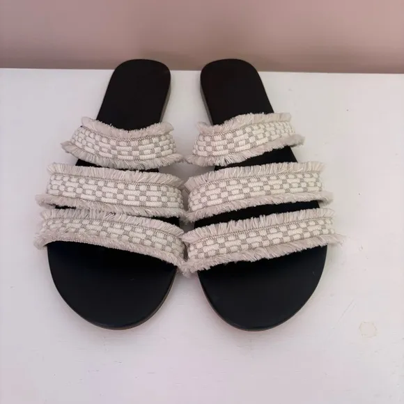 💚Rothy's NWOT Cream Sandals with Textured Straps
