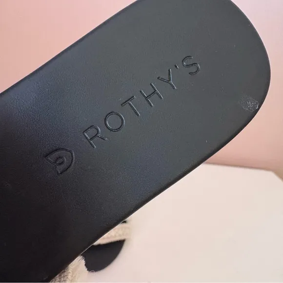 💚Rothy's NWOT Cream Sandals with Textured Straps