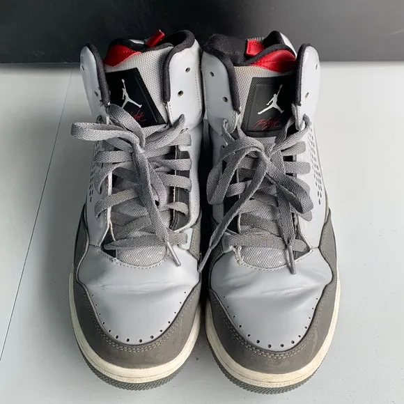 S38  2014 Nike Air Jordan Flight Mens Shoes Gray Black Red Men’s size 9.5‎