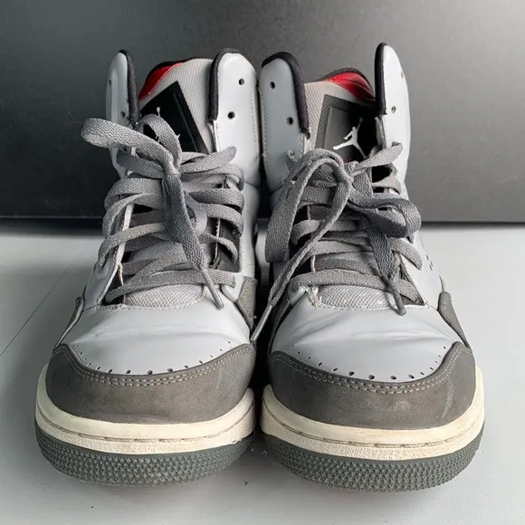 S38  2014 Nike Air Jordan Flight Mens Shoes Gray Black Red Men’s size 9.5‎