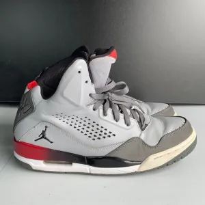 S38  2014 Nike Air Jordan Flight Mens Shoes Gray Black Red Men’s size 9.5‎