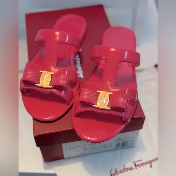 SALVATORE FERRAGAMO - Lylia J Bow T-strap Pink PVC Sandals - 9W - almost NIB!