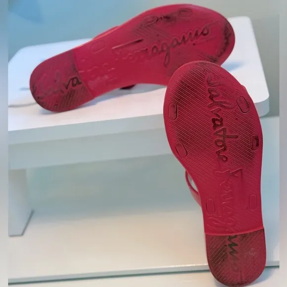 SALVATORE FERRAGAMO - Lylia J Bow T-strap Pink PVC Sandals - 9W - almost NIB!