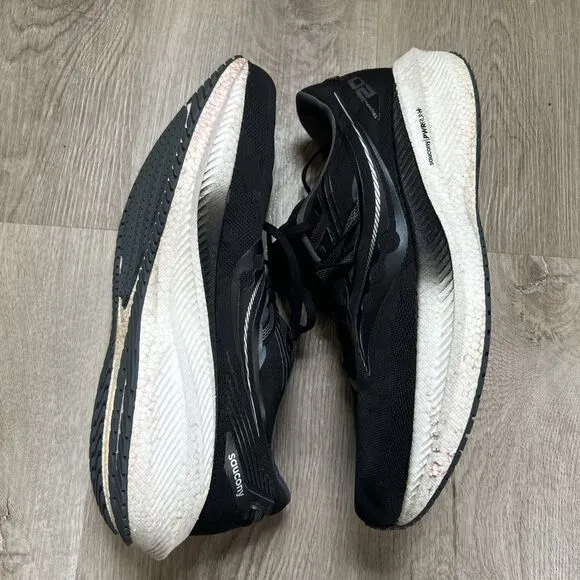 Saucony Triumph 20 Men’s 11 Running Shoes Black White Athletic Sneakers READ
