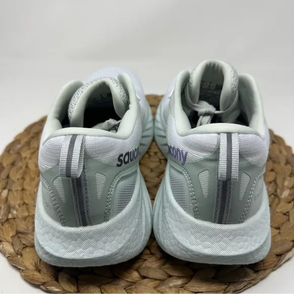 Saucony Triumph 22 Running Shoes White Foam Size 10 Women's