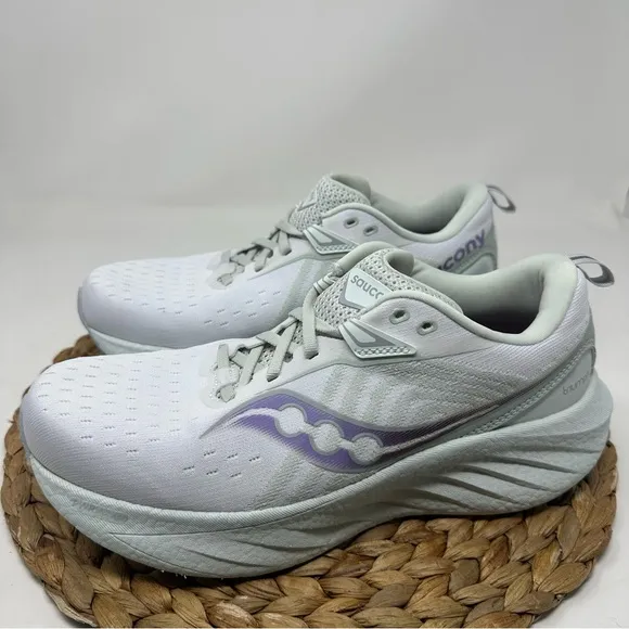 Saucony Triumph 22 Running Shoes White Foam Size 10 Women's