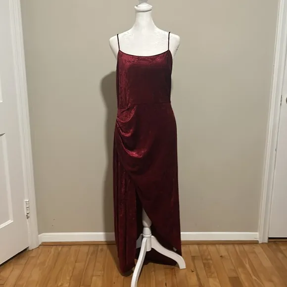 Saylor Cyndey Velvet Snake Midi Slit Dress in Wine Red NWT Size Large