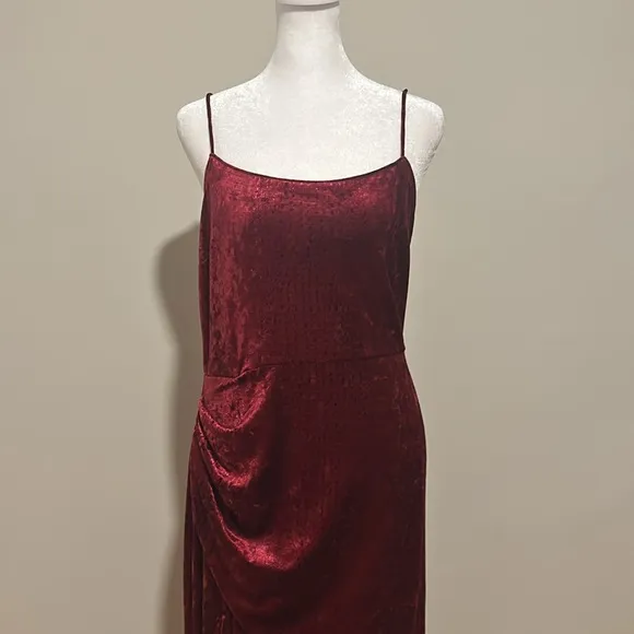 Saylor Cyndey Velvet Snake Midi Slit Dress in Wine Red NWT Size Large