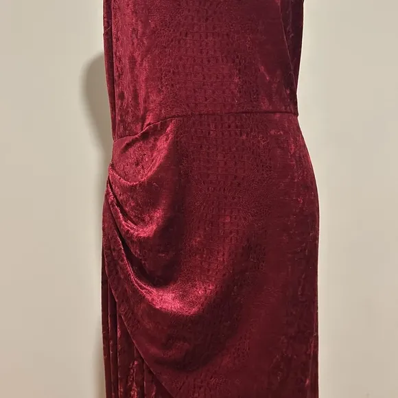 Saylor Cyndey Velvet Snake Midi Slit Dress in Wine Red NWT Size Large