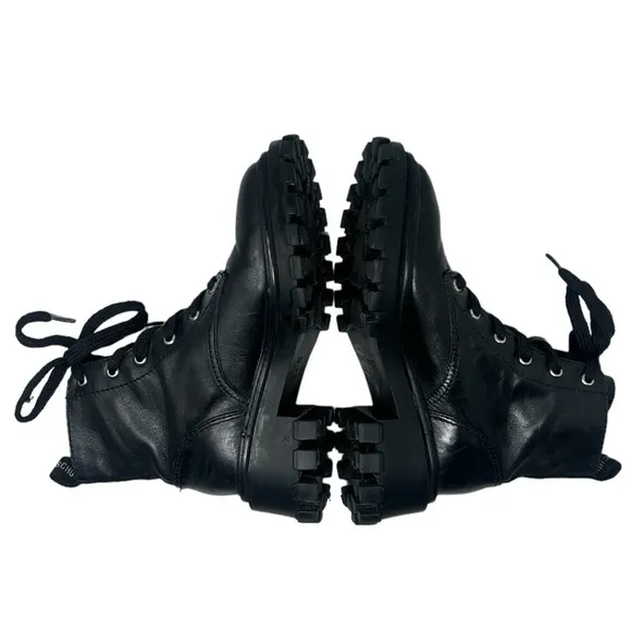 Schutz Orly Leather Boots Black Lug Rubber Sole Combat Lace Up Sz 5.5 Like NEW