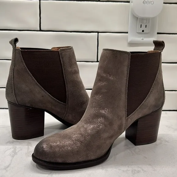 Sofft Welling Leather Smoke‎ Metallic Distressed Chelsea Boots Shoes Size 9M