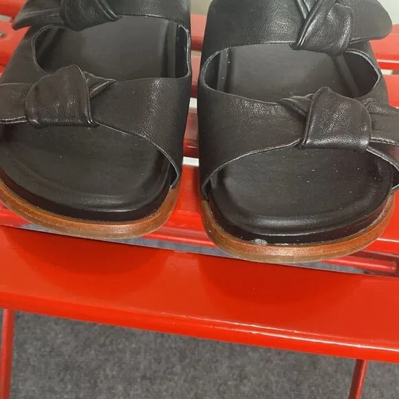 Sofft Leather Bow Strapps Upper Slip On Sanda