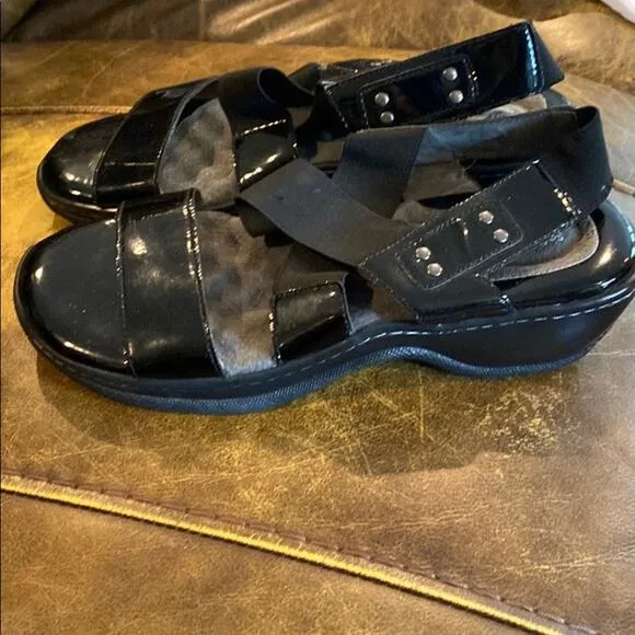 Soft Walk 8.5W patent black slip on sandals