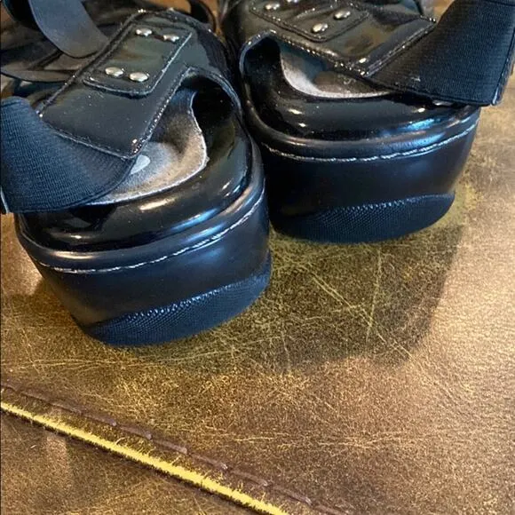 Soft Walk 8.5W patent black slip on sandals