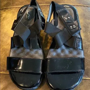 Soft Walk 8.5W patent black slip on sandals