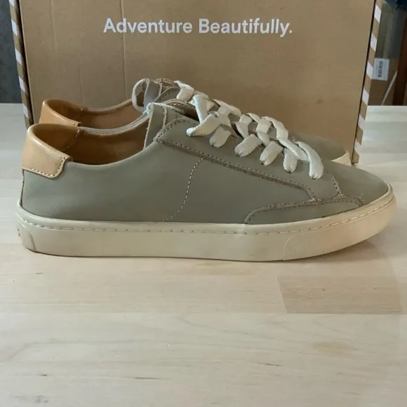 Soludos Ibiza Classic Sneakers NIB Light Grey Leather Shoes Size 5