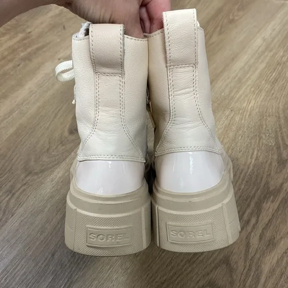 Sorel Caribou X Waterproof Lace-Up Platform Boots with Sherpa size 6