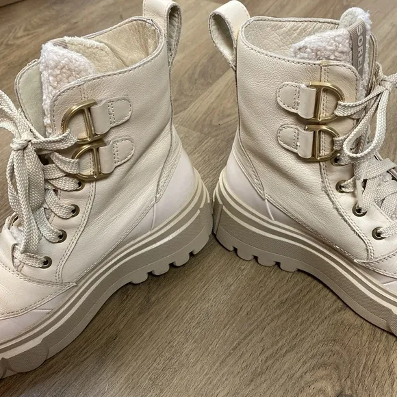 Sorel Caribou X Waterproof Lace-Up Platform Boots with Sherpa size 6