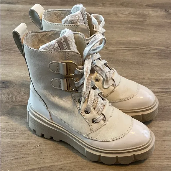 Sorel Caribou X Waterproof Lace-Up Platform Boots with Sherpa size 6