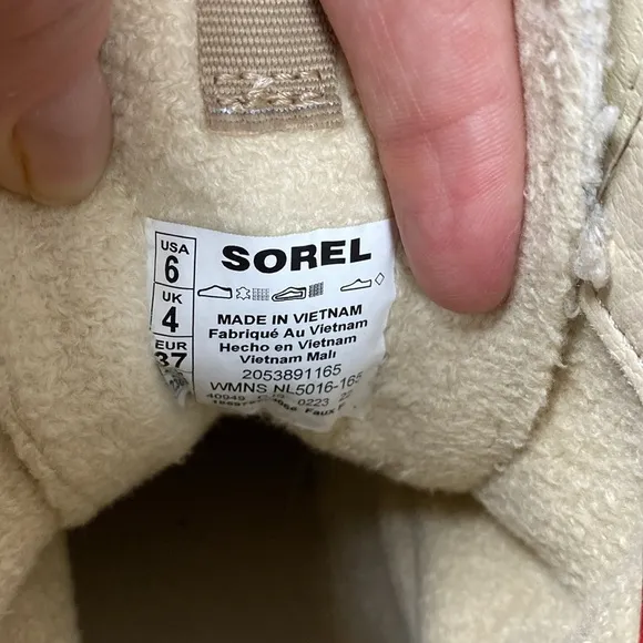 Sorel Caribou X Waterproof Lace-Up Platform Boots with Sherpa size 6