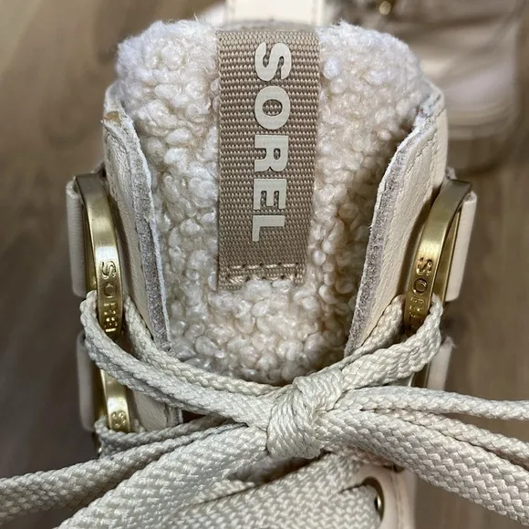 Sorel Caribou X Waterproof Lace-Up Platform Boots with Sherpa size 6
