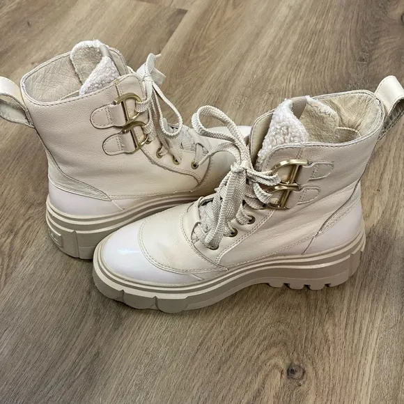 Sorel Caribou X Waterproof Lace-Up Platform Boots with Sherpa size 6