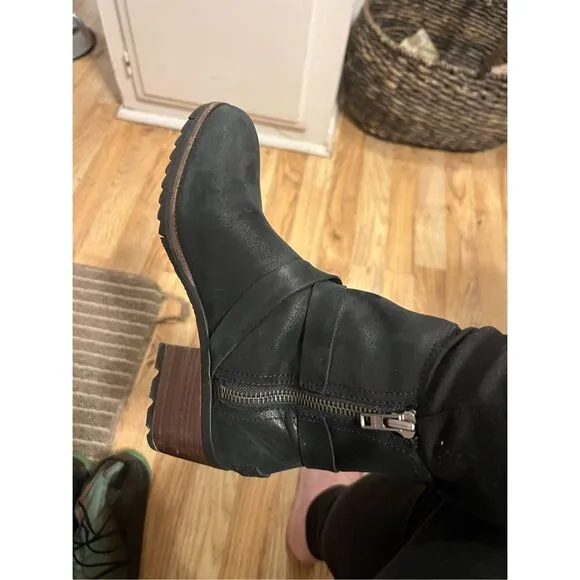 Sorel Cate Side Zip Black Waterproof Leather Booties W/Strap Size 38.5 7.5