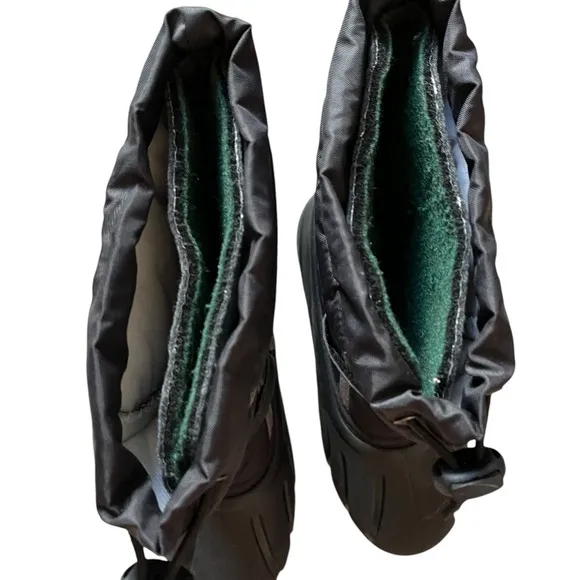 Sorel Flurry Snow‎ Boots Black Gray Winter Lined YOUTH 4 Black INSULATED warm✅