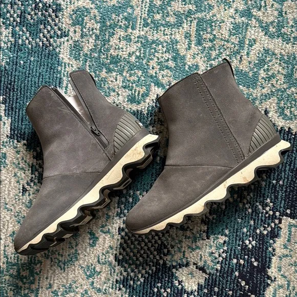 Sorel Gray and White Winter Boots with Cozy Lining