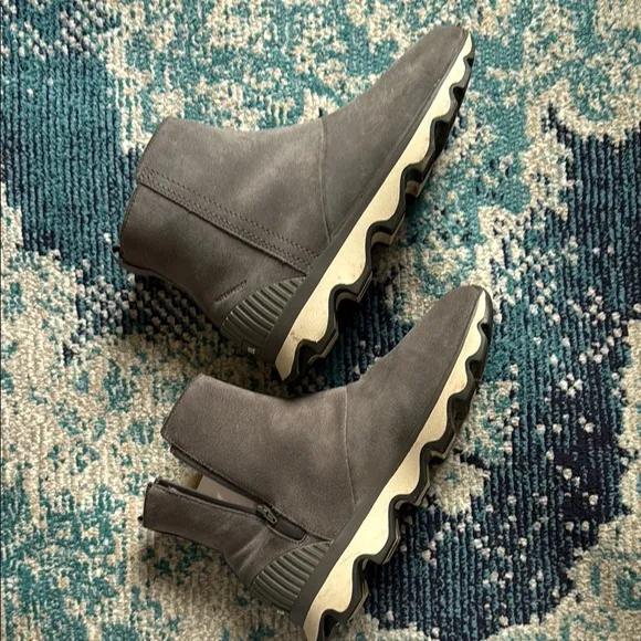 Sorel Gray and White Winter Boots with Cozy Lining