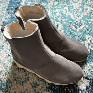 Sorel Gray and White Winter Boots with Cozy Lining