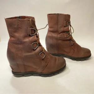 Sorel Joan of Arctic II Cattail Brown Leather Lace Up Wedge Boots, size 5.5