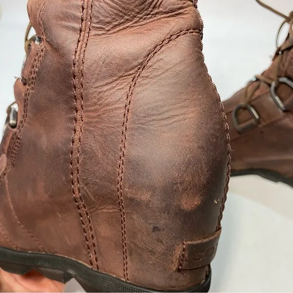 Sorel Joan of Arctic II Cattail Brown Leather Lace Up Wedge Boots, size 5.5