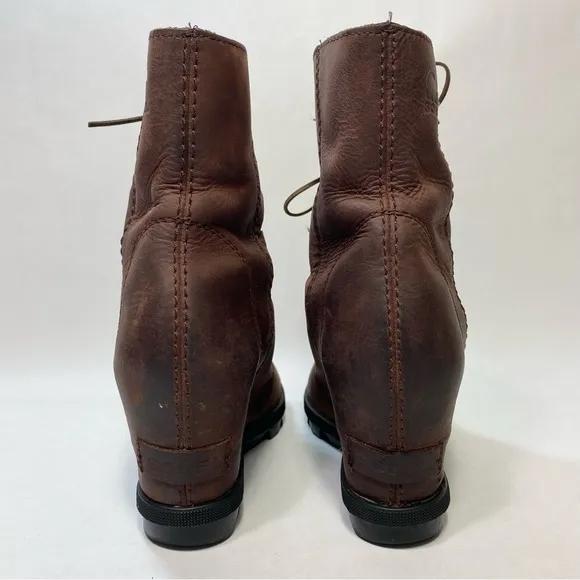 Sorel Joan of Arctic II Cattail Brown Leather Lace Up Wedge Boots, size 5.5
