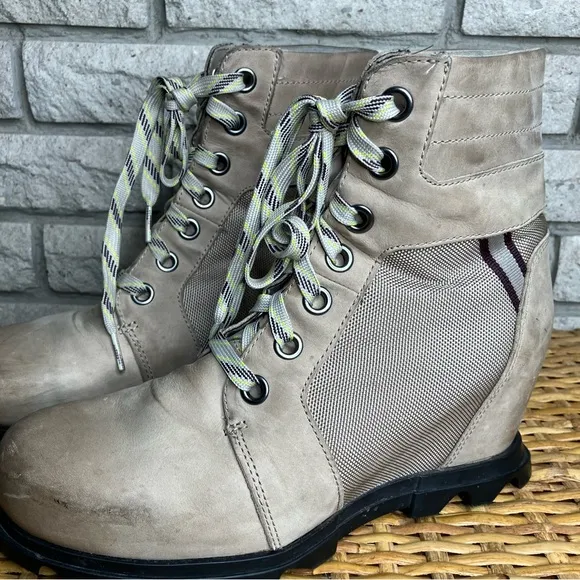 SOREL Joan of Arctic Wedge III Lexie Boots OmegaTaupe