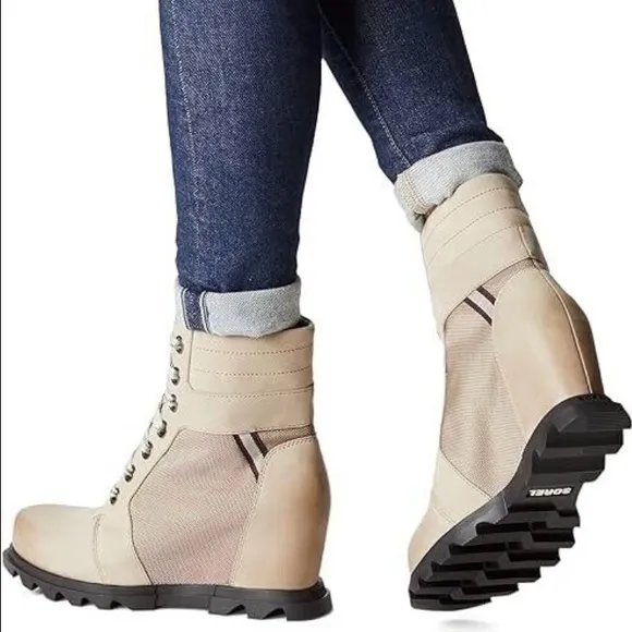 SOREL Joan of Arctic Wedge III Lexie Boots OmegaTaupe