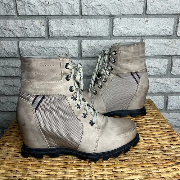 SOREL Joan of Arctic Wedge III Lexie Boots OmegaTaupe
