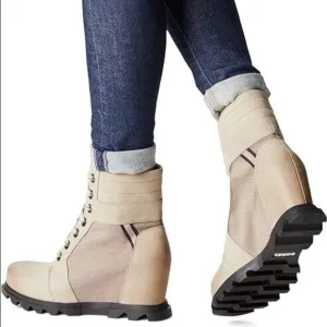 SOREL Joan of Arctic Wedge III Lexie Boots OmegaTaupe